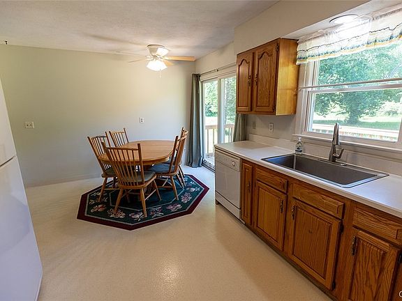 4th image of 927 Marsh Mill Rd
