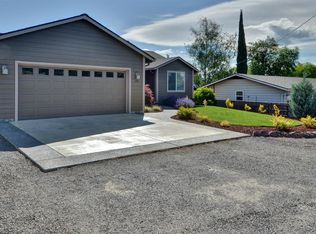 1015 N 10th St, Central Point, OR 97502