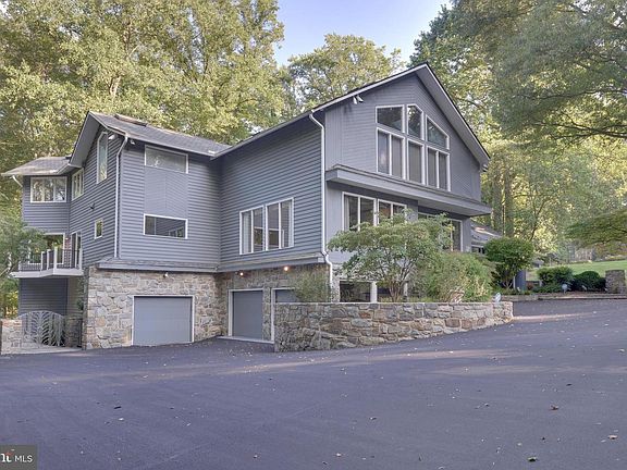 3rd image of 715 Potomac Knolls Dr