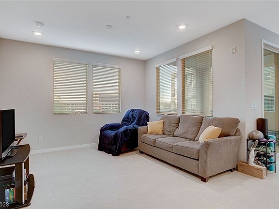 4th image of 11237 Rainbow Peak Ave #208