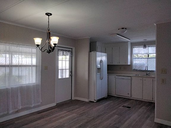 5th image of 620 Sycamore Sq #390