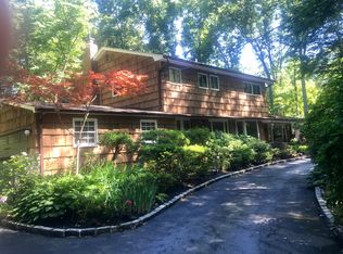 6 Bramble Ln, Melville, NY 11747