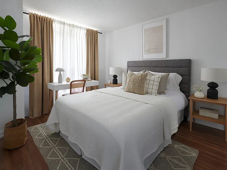 305 Roehampton Ave — Photo 30