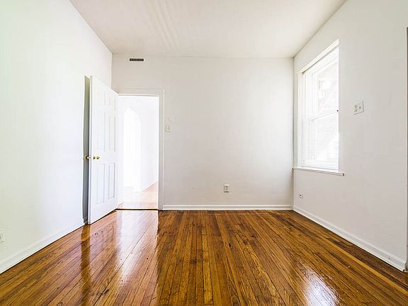3rd image of 3650-54 W 18th St #4821