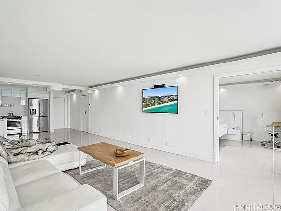 4th image of 2625 Collins Ave #150