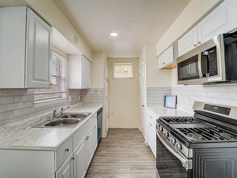 8851 Alcott Dr — Photo 10