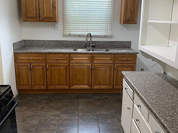 4th image of 677 E Kingsley Ave
