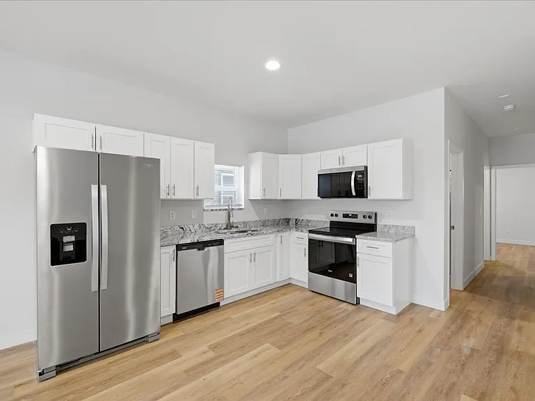113-115 N Arsenal Ave — Photo 5
