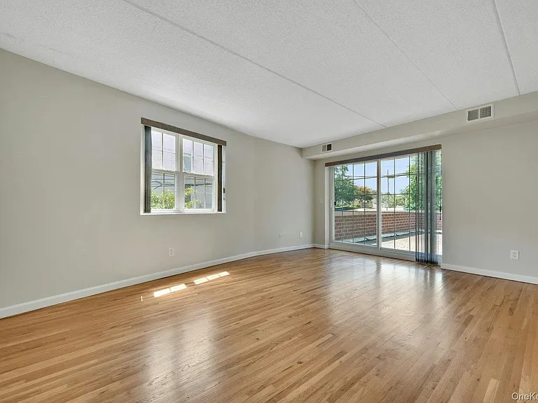70 Lime Kiln Rd #2H — Photo 13