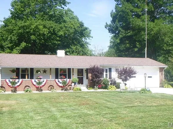 16 Edgewood Ln N, Centralia, IL 62801