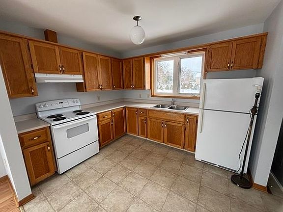 3rd image of 47 Water St