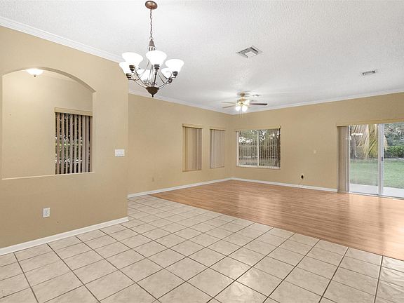 3rd image of 4652 SW 13th Street