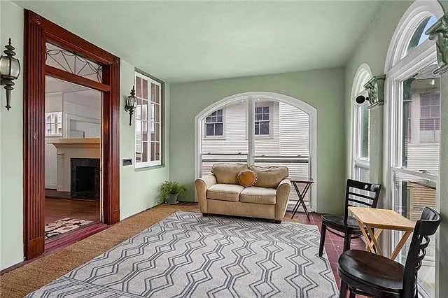 7018 S Claiborne Ave — Photo 4