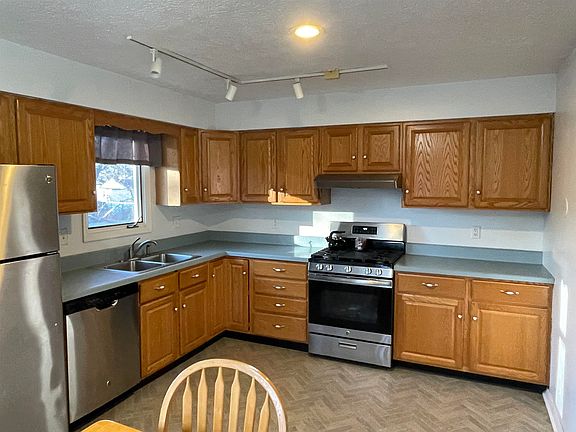 2nd image of 4724 Illinois St