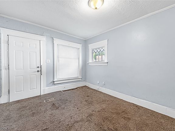 4th image of 4311 Bush Ave