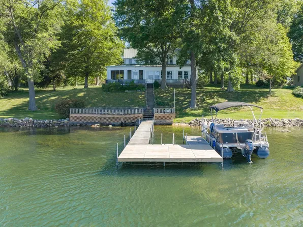 61305 Crooked Creek Rd, Cassopolis, MI 49031