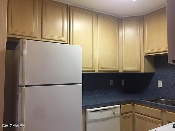 4th image of 653 Ferndale Ave NW