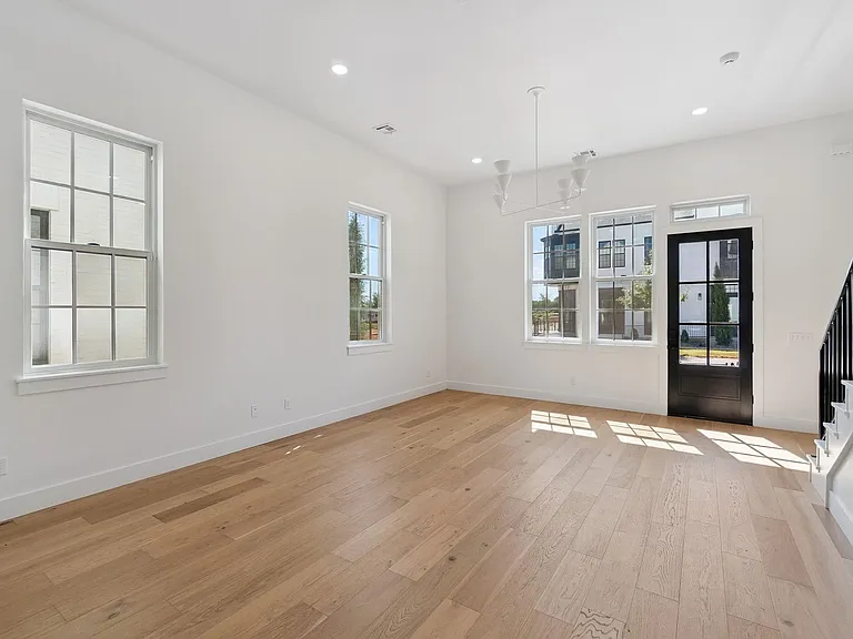 18821 Selah Way — Photo 19