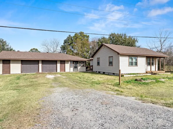 606 Avenue A, Winnie, TX 77665