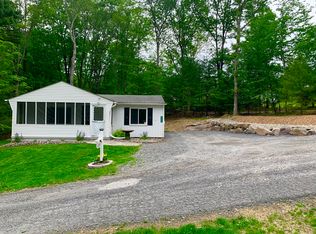 512 Pine Ridge Rd, Stroudsburg, PA 18360