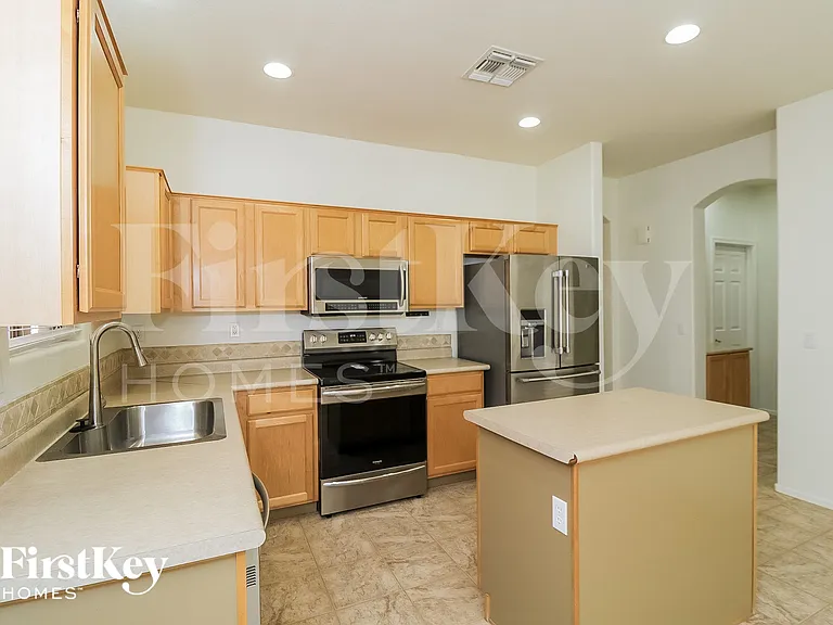 2715 E Carson Rd — Photo 10