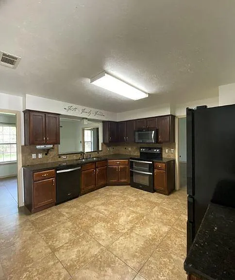 1403 Kernstown Ln — Photo 4