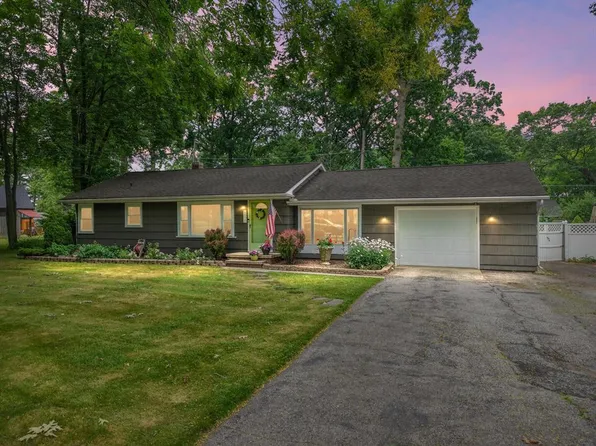 5674 Brunswick Blvd, Waterford, MI 48327
