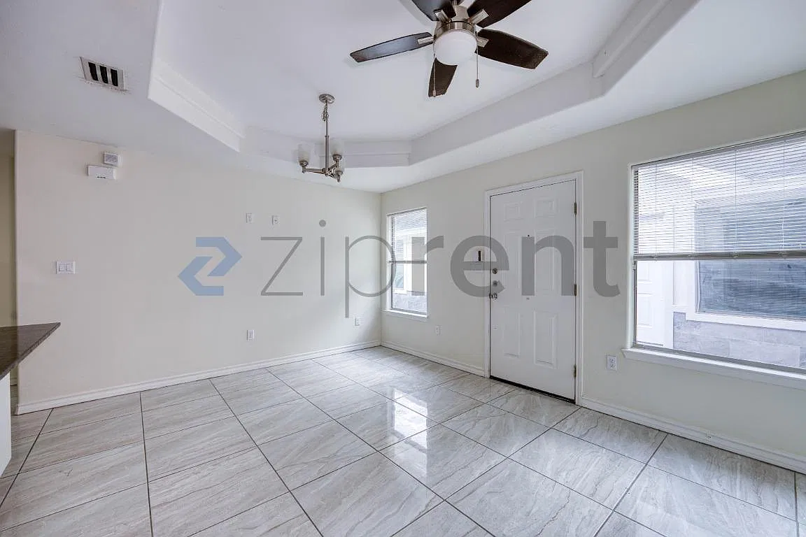 3 bed, 1100 sqft, $1,250 — Photo 4