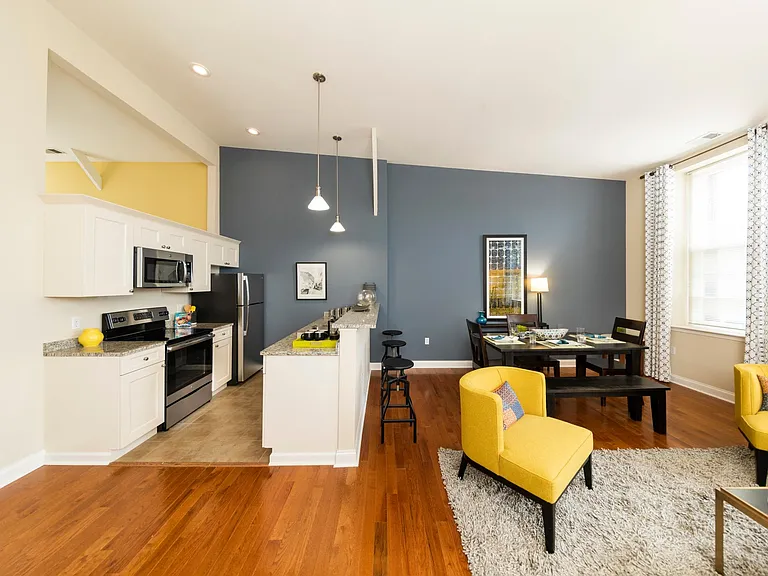 Updated Kitchen w/ Stainless Steel Appliances