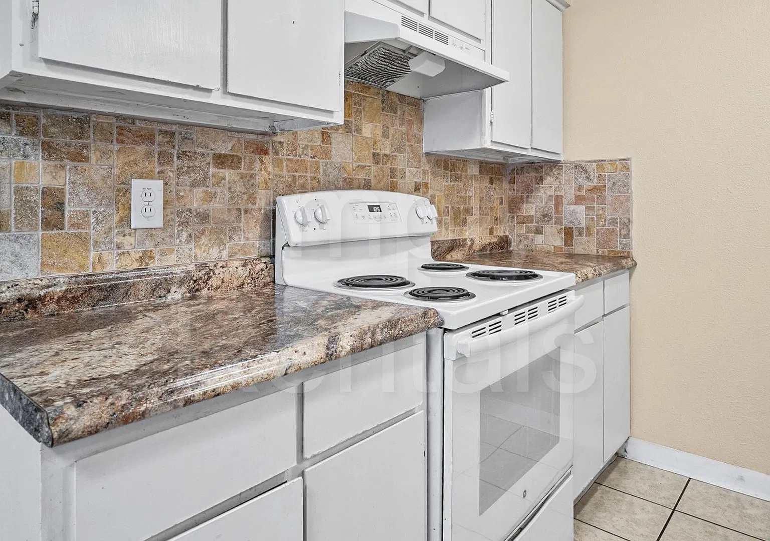 202 Park Circle — Photo 2
