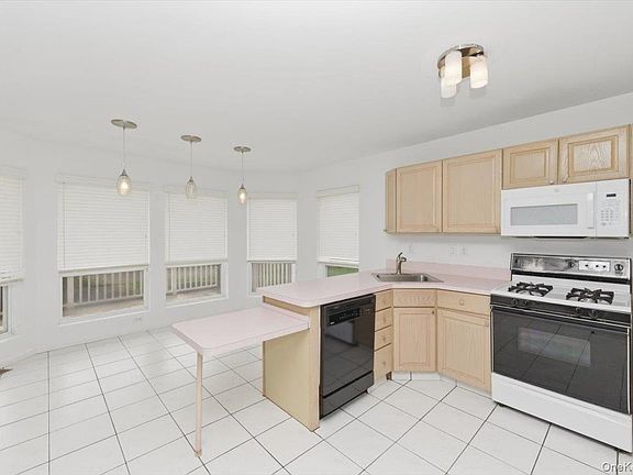 4th image of 22 Spinnaker Lane