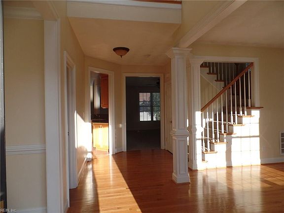 2nd image of 124 Niblick Cir