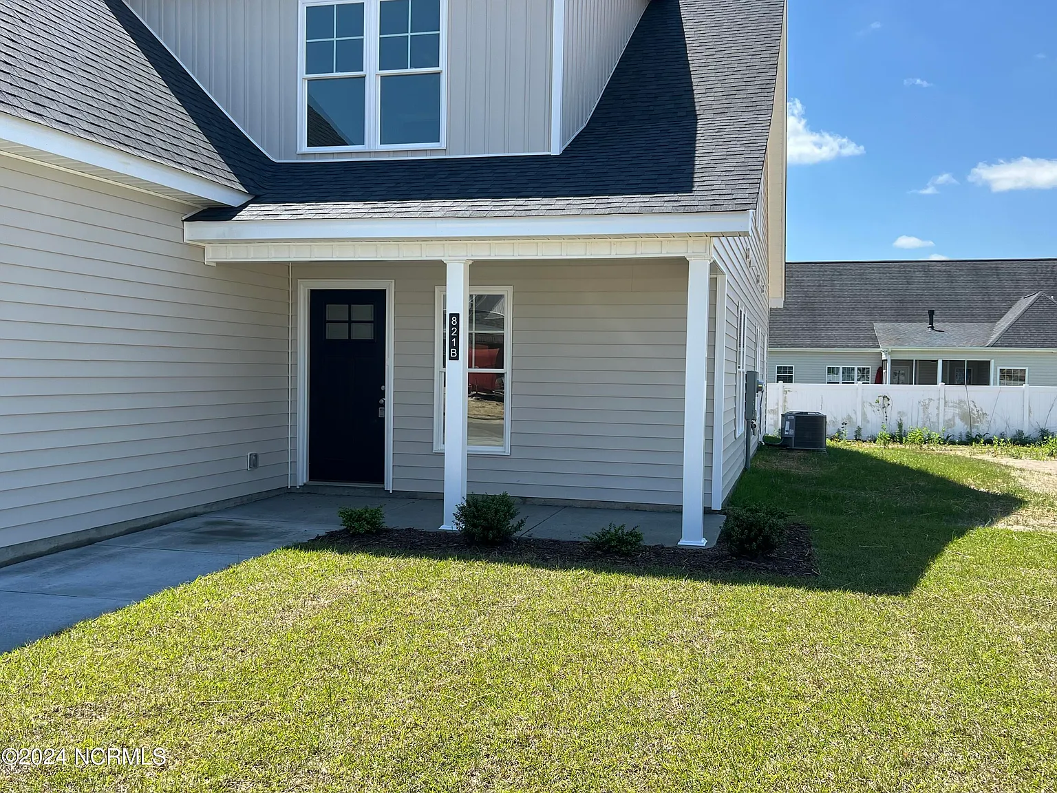 3 bed, 2.5 bath, 1750 sqft, $1,950 — Photo 2