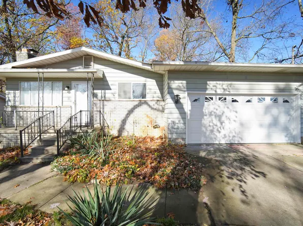 112 Nottingham Dr, Brooklyn, MI 49230