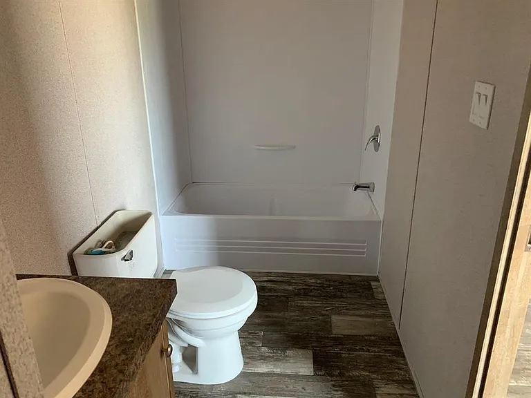 16496 Dunhill Ln — Photo 11