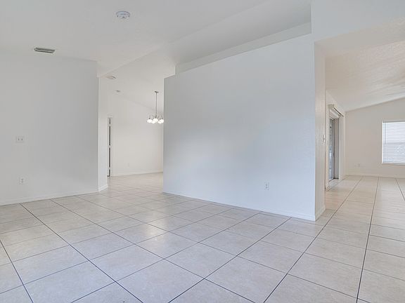 4th image of 881 SW Curry Street