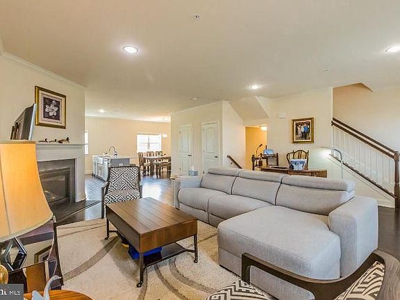 5th image of 46 Kaila Ct
