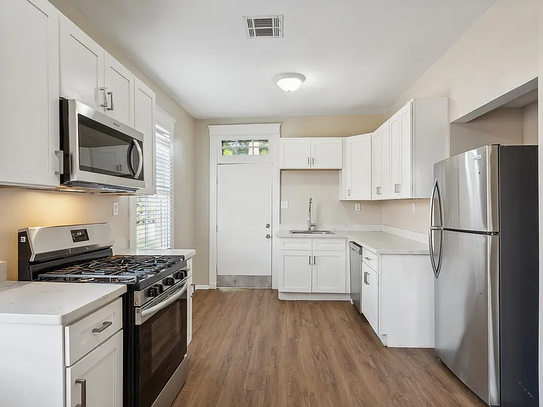 2211 Broadway St — Photo 14