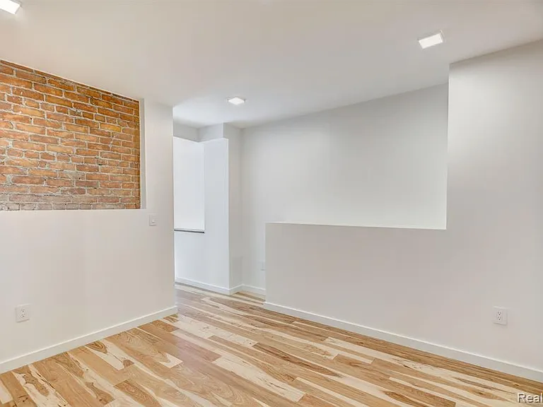 1454 Townsend St #303 — Photo 24