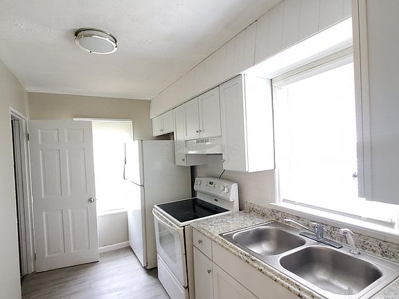 5th image of 1911 Brentnell Ave