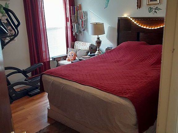 2nd image of 404 NE 5th St