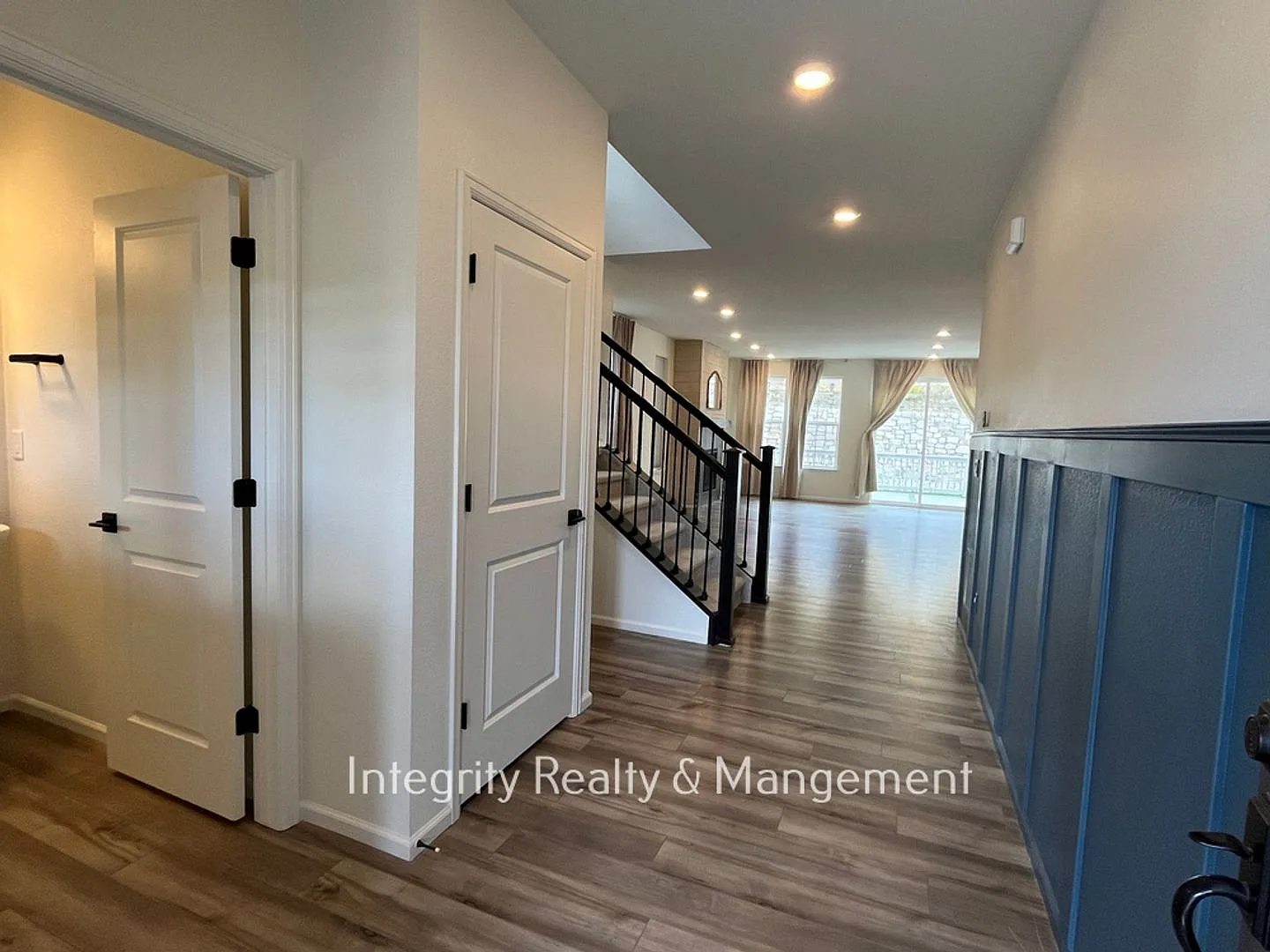 5 Bed/4.5 Bath, 3,520 Sqft - 33 Felicity Loop Castle Rock, CO 80109 — Photo 4