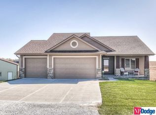 18725 Prairie Ridge Dr, Louisville, NE 68037