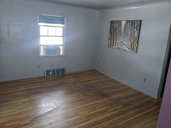 5th image of 209 S Minerva Ave