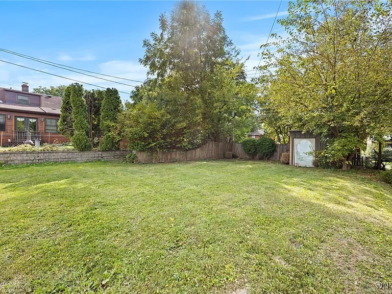 80 Capen Blvd — Photo 40