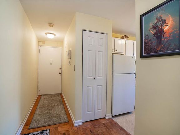 2nd image of 25 Franklin Ave APT 6F