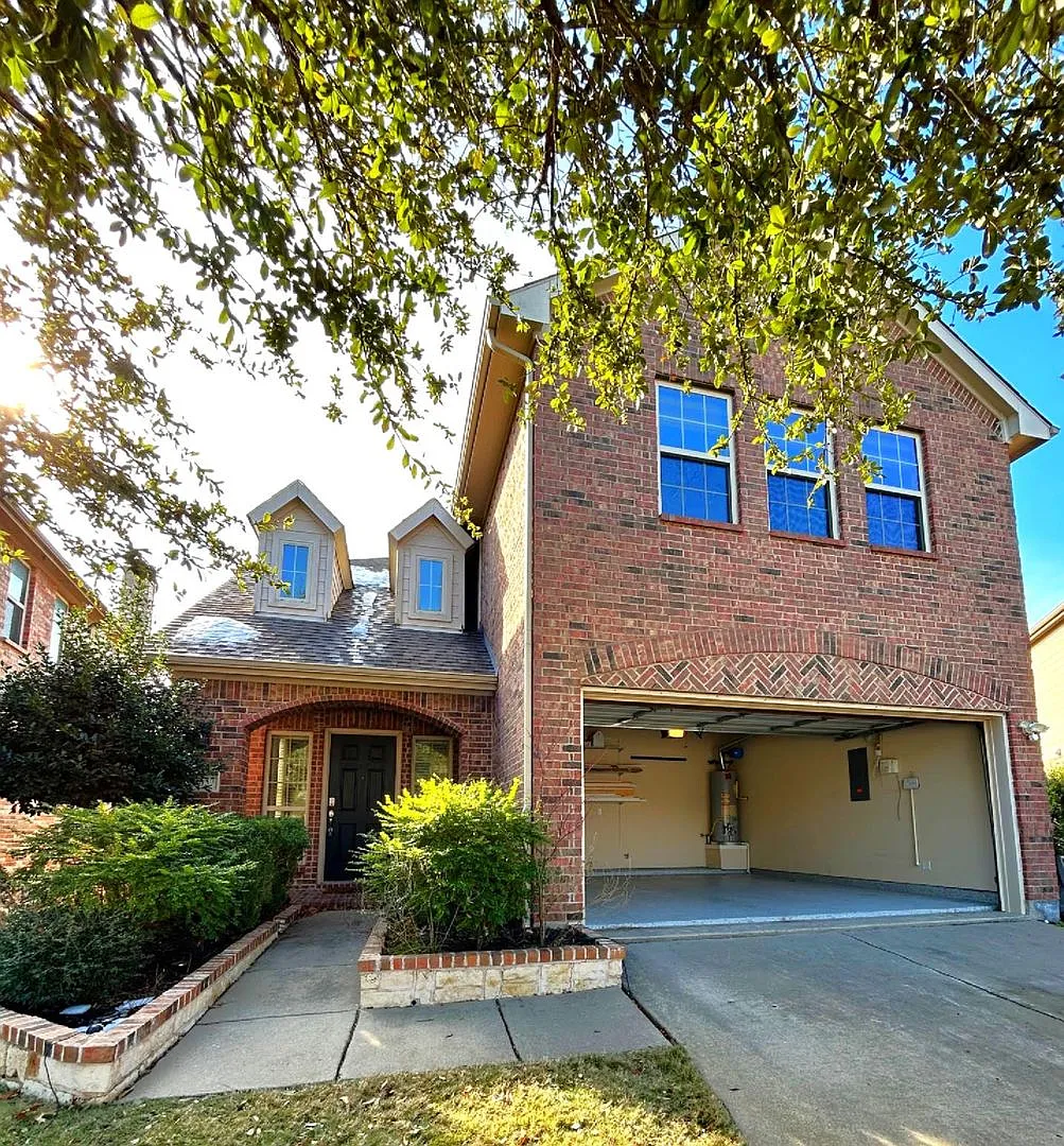 Inviting Two-Story In Highly Desired Frisco Isd! — Photo 1