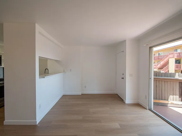 15520 Foothill Blvd — Photo 3