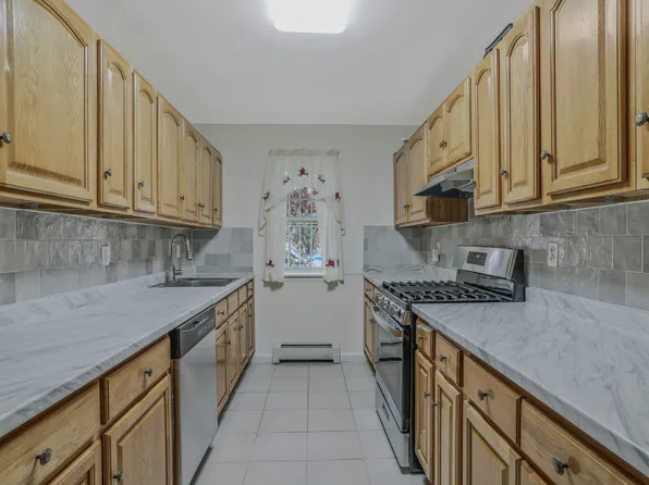 747 Essex Street image 7 of 23