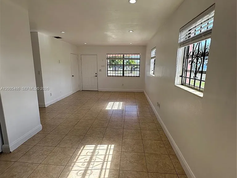 3501 NW 171st Ter — Photo 7